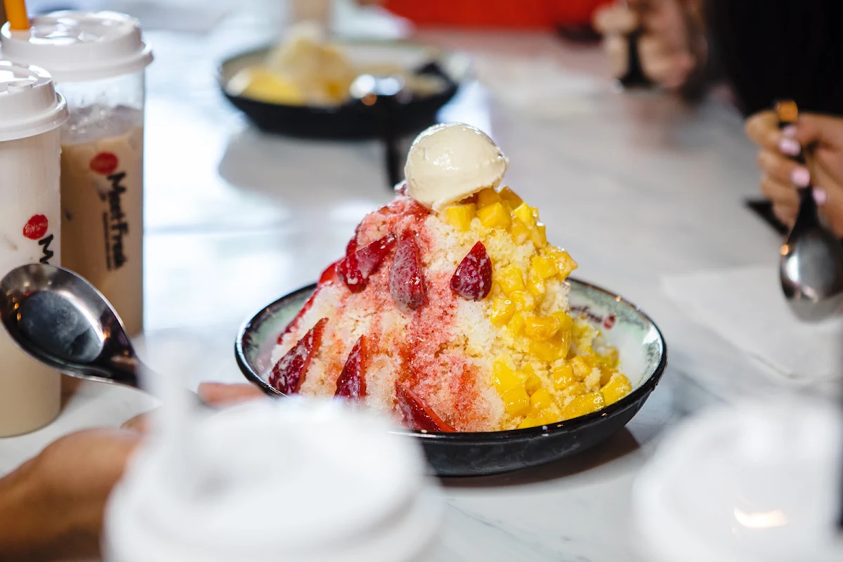 fresh fruit milk shaved ice 超级水果牛奶冰